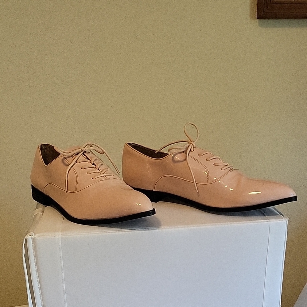 Forever 21 Chic Blush Lace-Up Oxfords Size 8